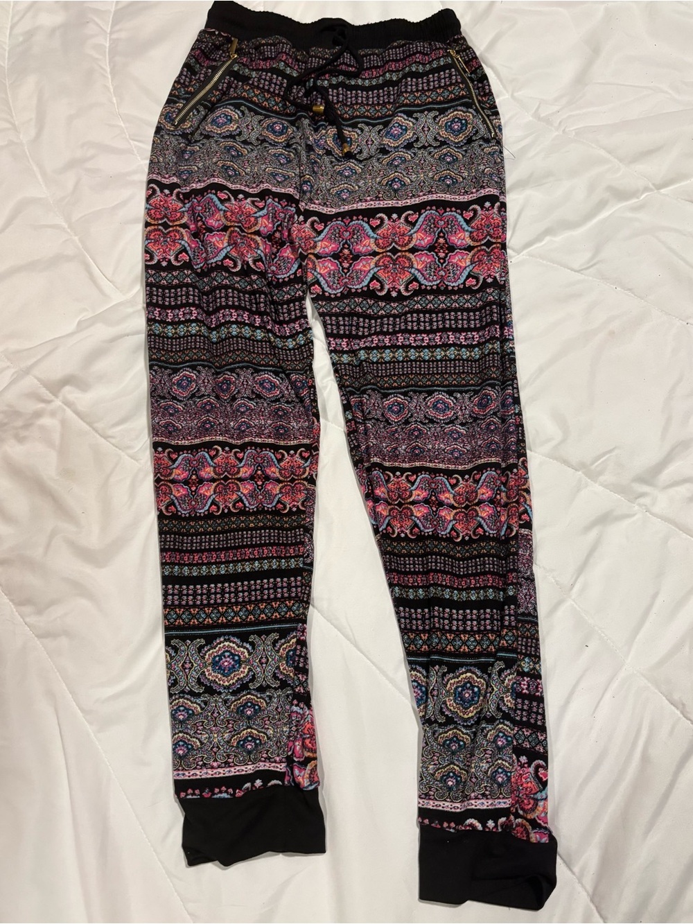 Indero Women's Black Paisley Print floral Joggers - Multicolor with gold tones